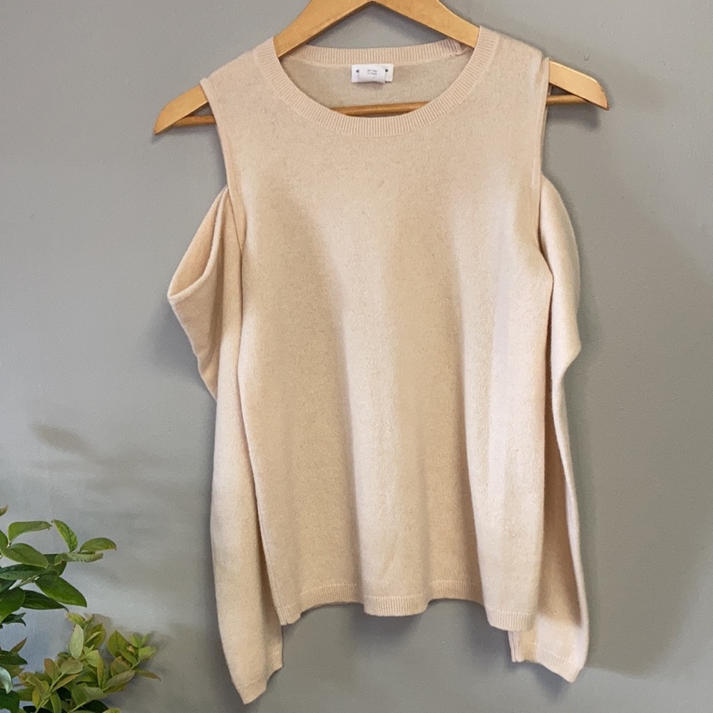 CLUB MONACO Cream Cashmere cold shoulder